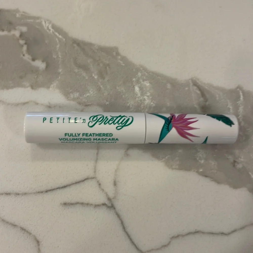 🌸5/$25🌸 Petite n pretty feather fully feathered volumizing mascara